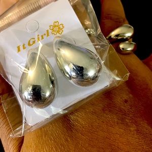 BUNDLE Viral Tic Tok earrings w matching ring set